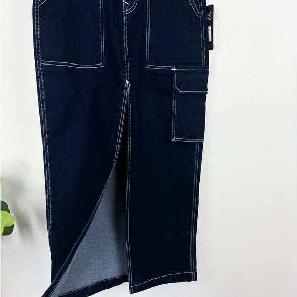 NWT True Religion Dark Wash Contrast Stitch Denim Cargo Slitted Maxi Skirt Sz 26 - Picture 5 of 11